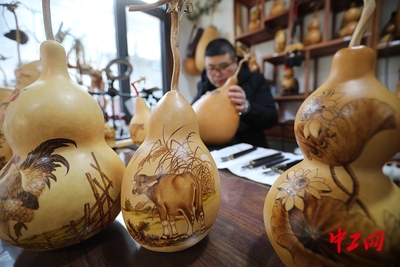 山东日照:民间艺人葫芦烙画迎新春